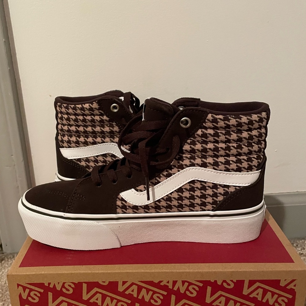 Women’s 6.5 Vans, never worn.